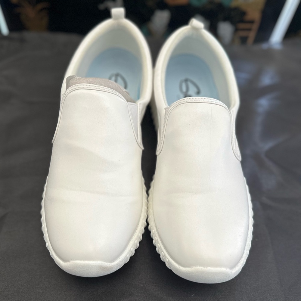 Savvy Danielle Nursing Shoe / Women’s 9